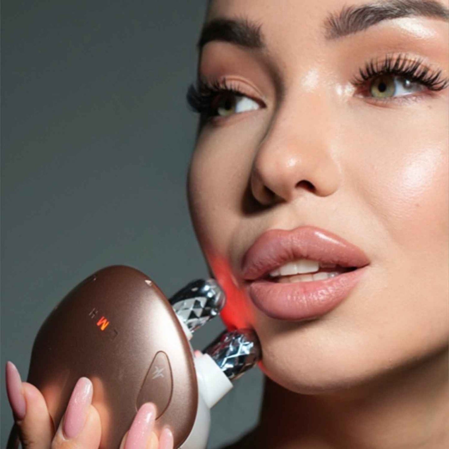 Massaggiatore Facciale RF & EMS con Massaggio 4D